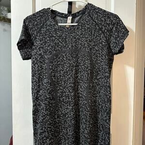 Lululemon black and white swiftly